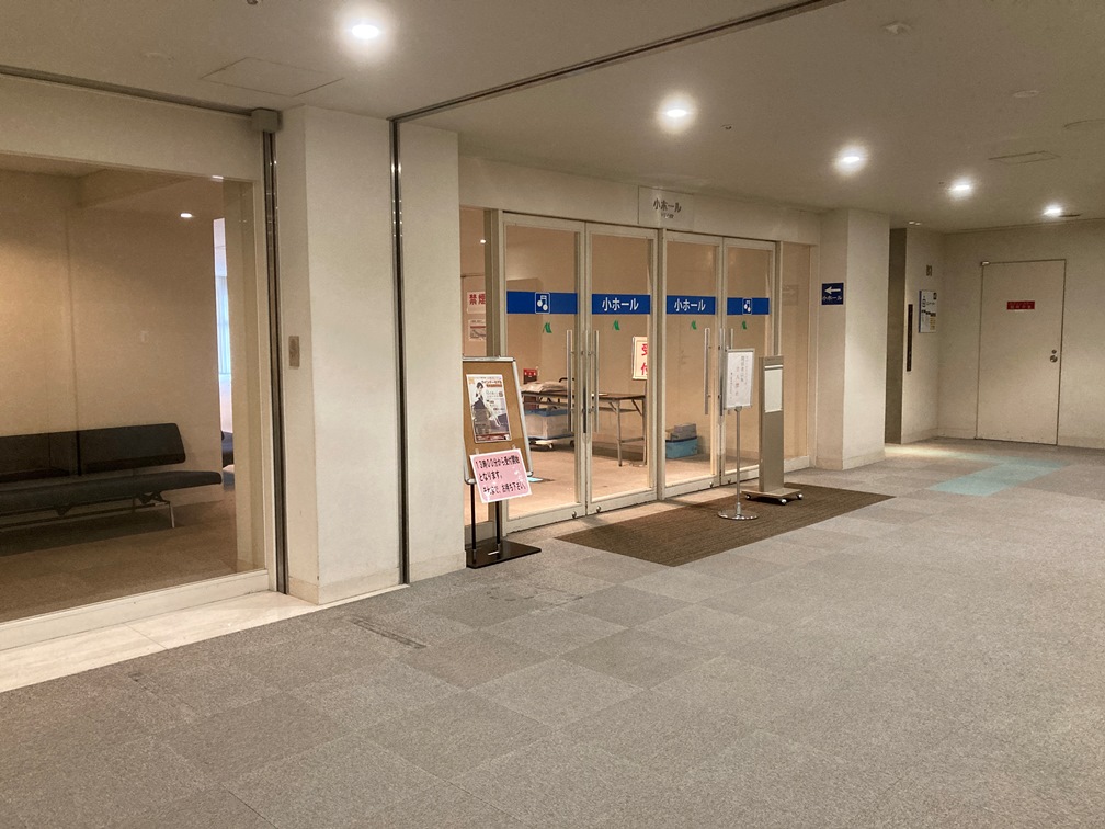 A1駐車場に面した入口写真