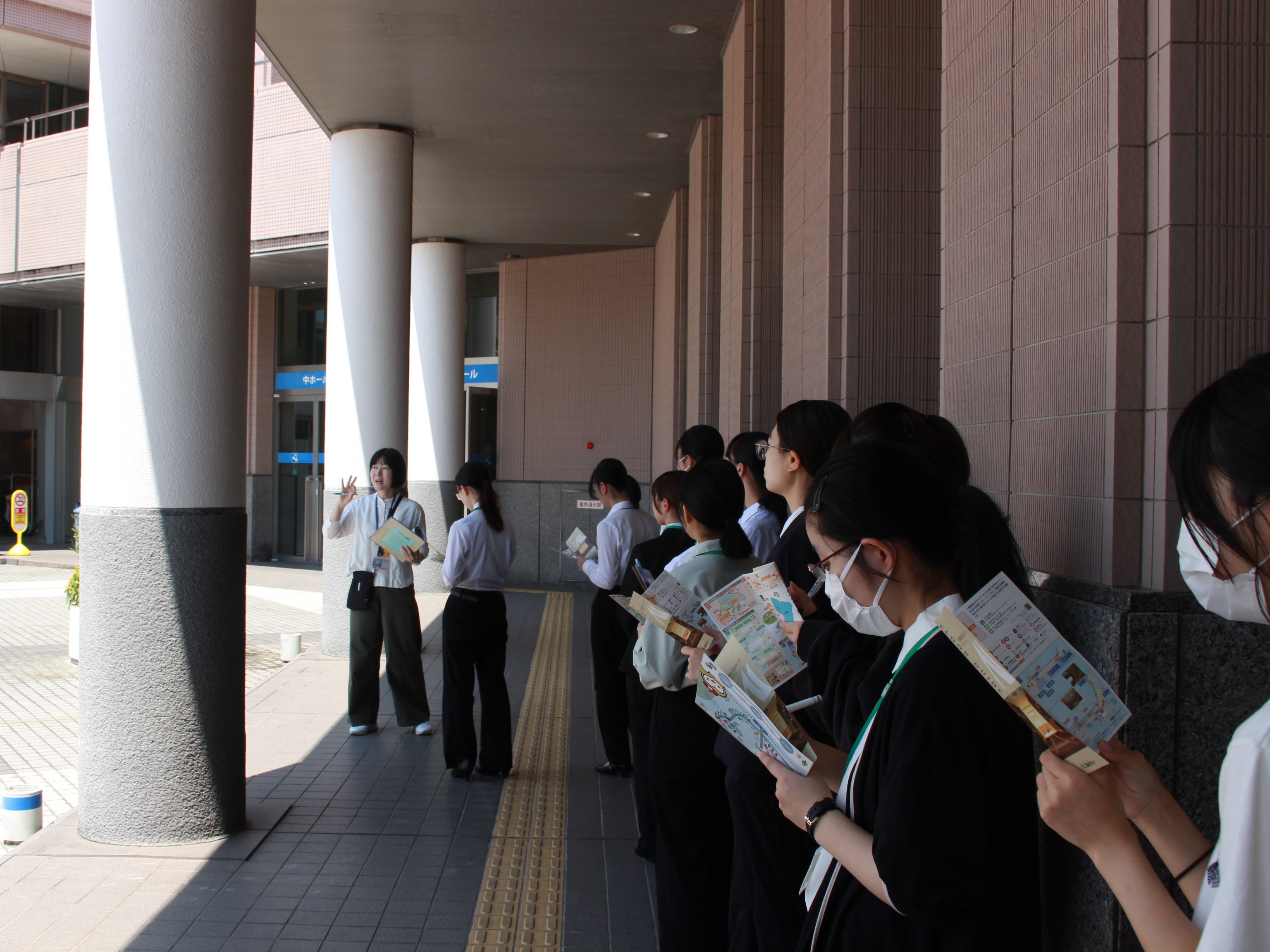三重県総合文化センター見学の写真
