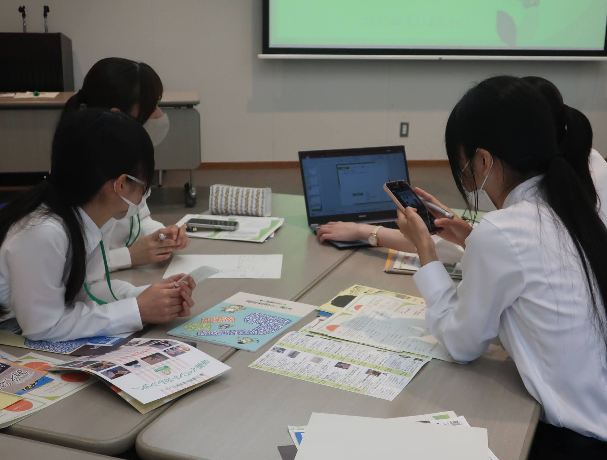 事業を企画するワークの写真