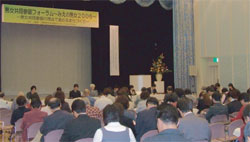 会の様子