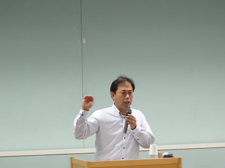講師