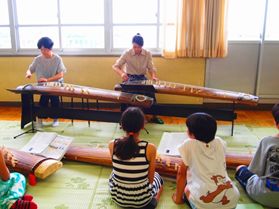 模範演奏を聴く