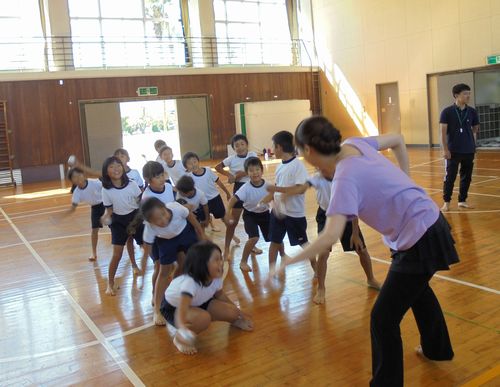 講師と一緒にダンスを考えます！