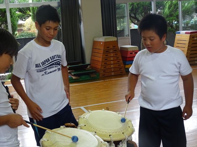 撥とマレットの音の違い