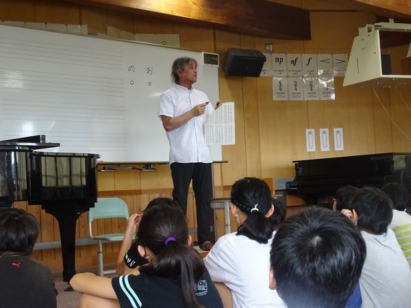 歌詞をつたえるには、、、を説明中