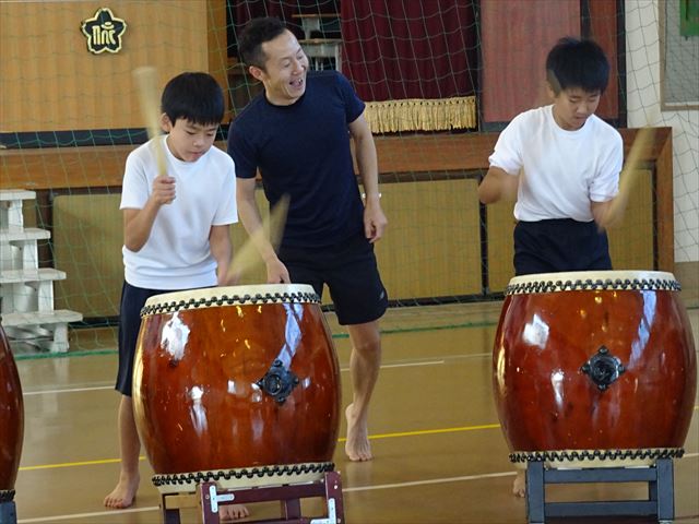 自由に叩く