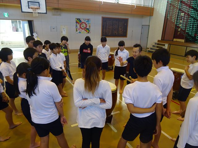 撥を当てる位置はどこ