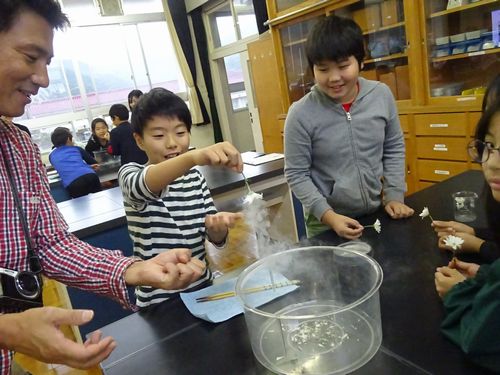 液体チッ素でカチカチに！