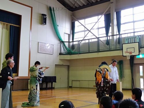 「柿山伏」の一場面を体験