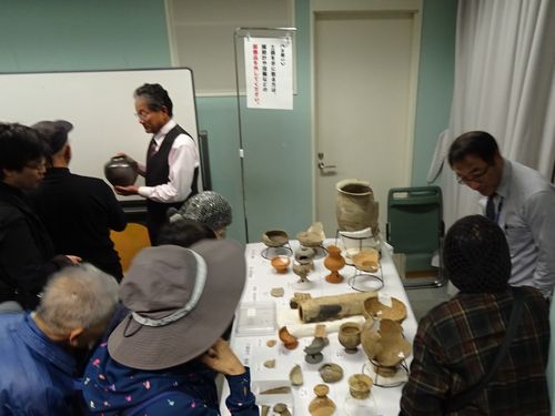 出土した土器の見学