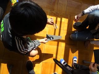 紙を燃やす
