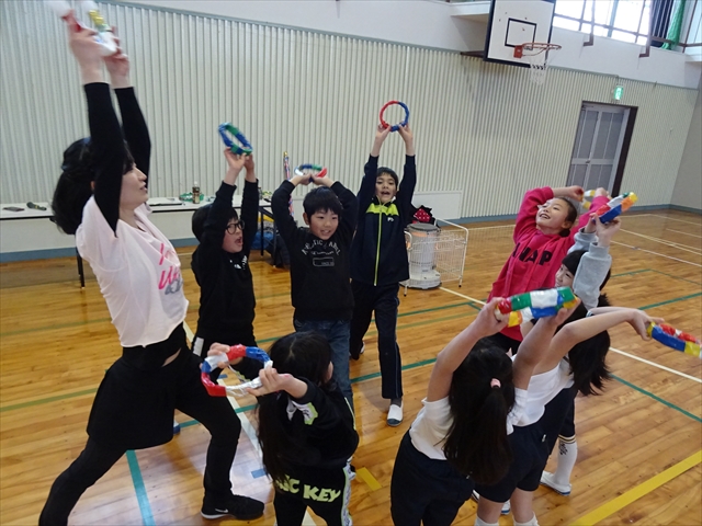 グループで創作ダンス