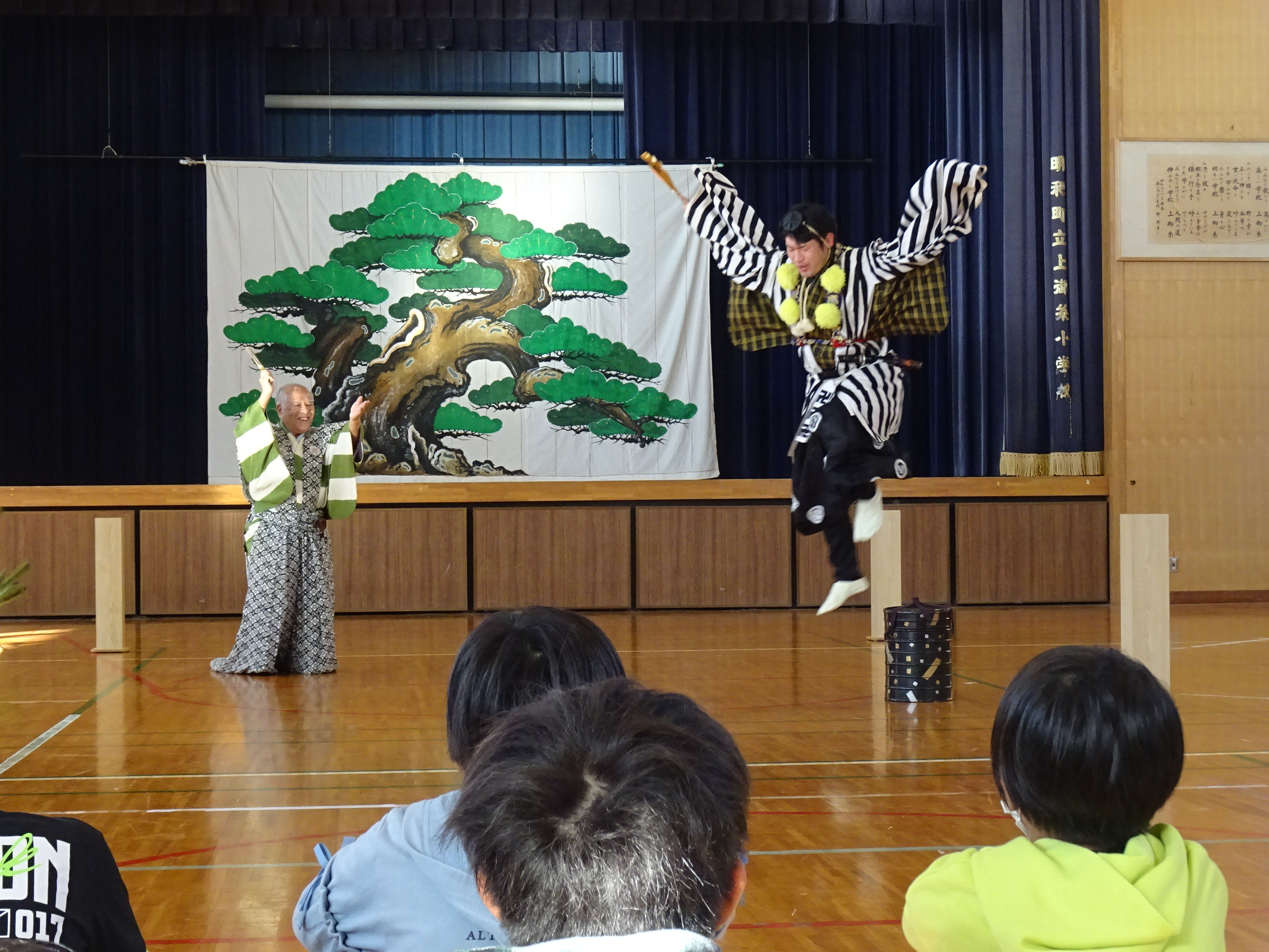 狂言『柿山伏』を観劇します