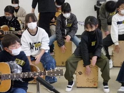 上野小ギター1