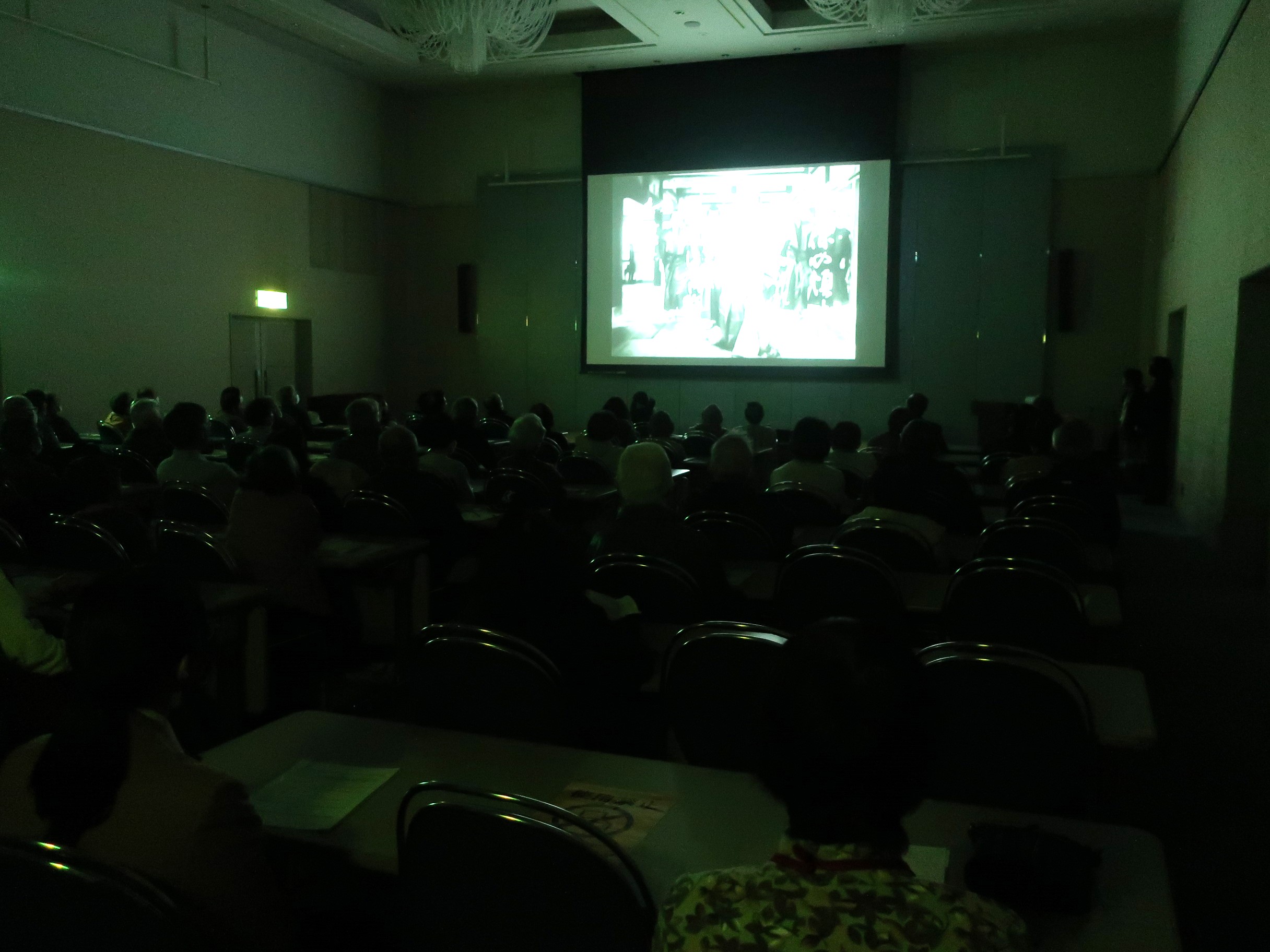 「魔像」映画会の様子