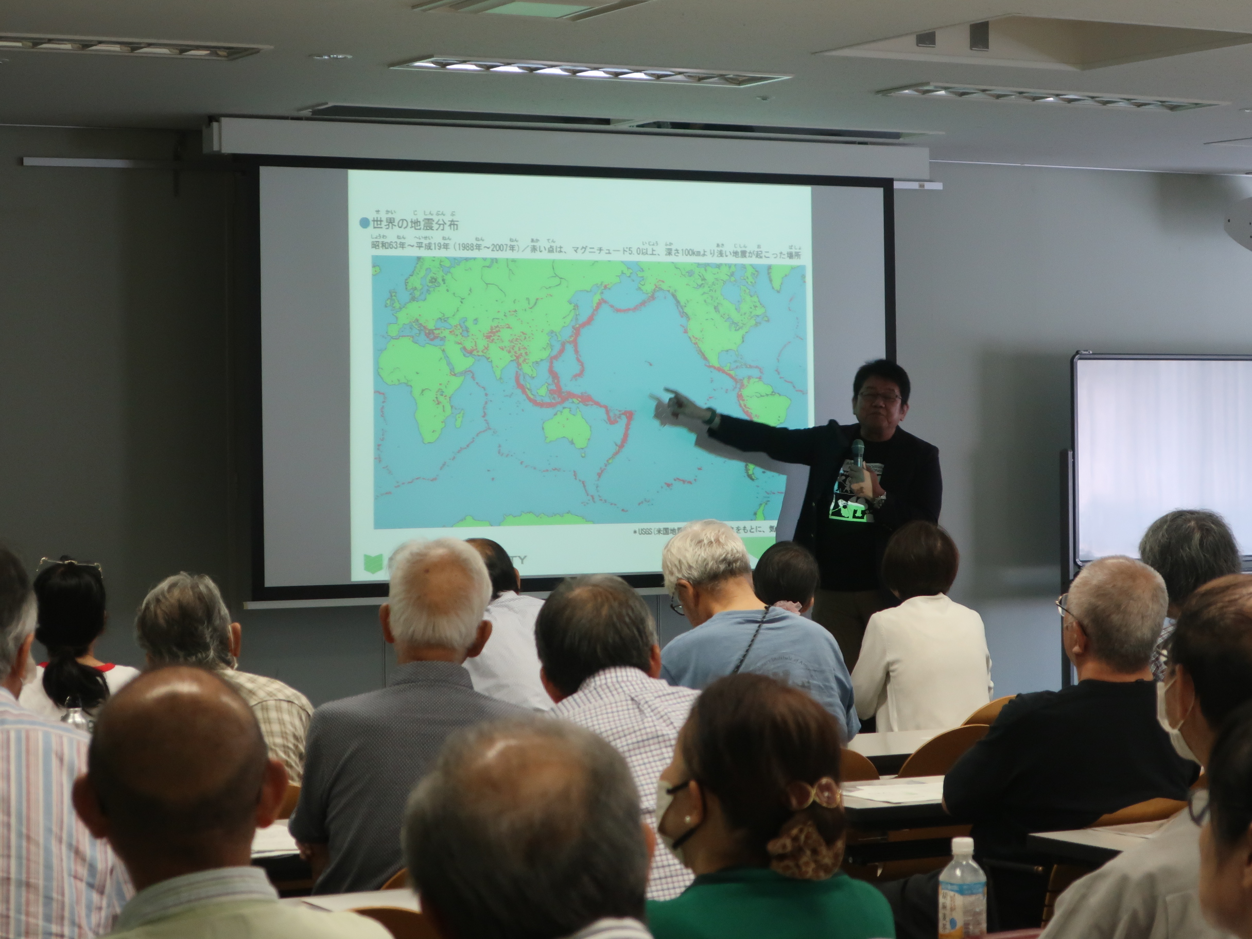 真剣に聞き入る受講者のみなさん