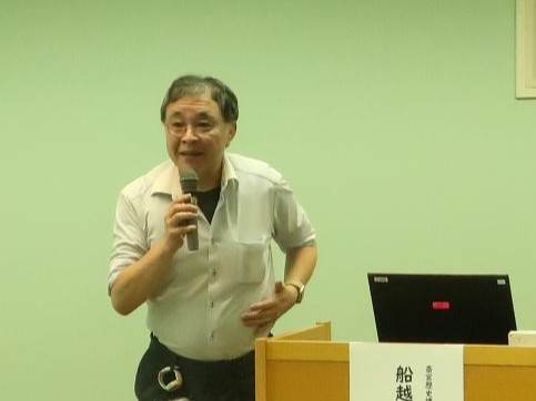 講師