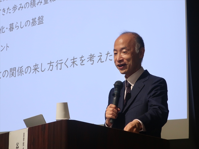 講師