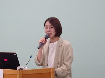 講師