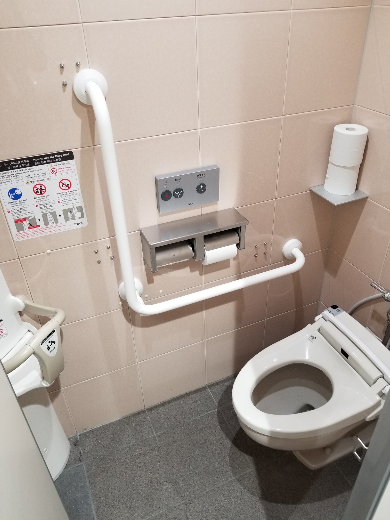 ご要望の多かったトイレの洋式化、中ホールで完成！お知らせ三重県総合文化センター