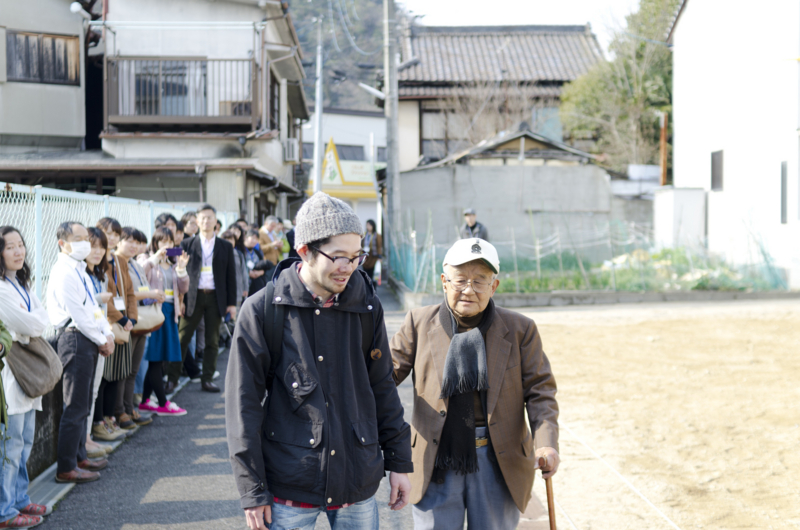 よみちにひはくれない